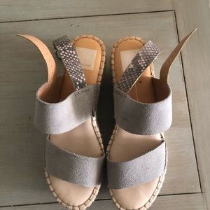 Snakeskin dolce vita wedge // size 8.5